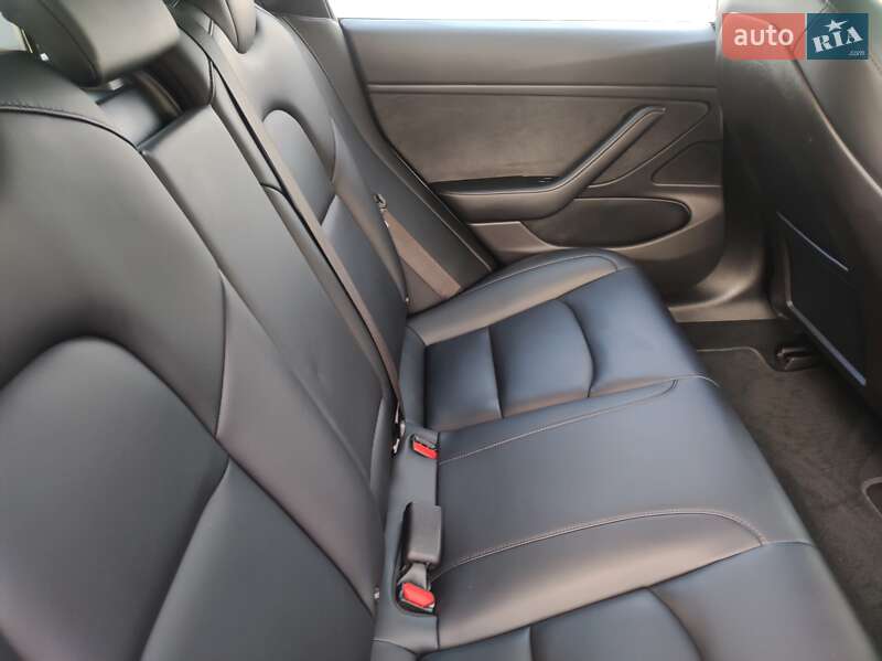 Седан Tesla Model 3 2018 в Виннице