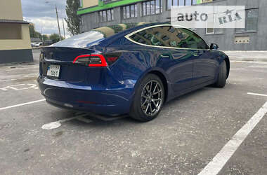 Седан Tesla Model 3 2020 в 