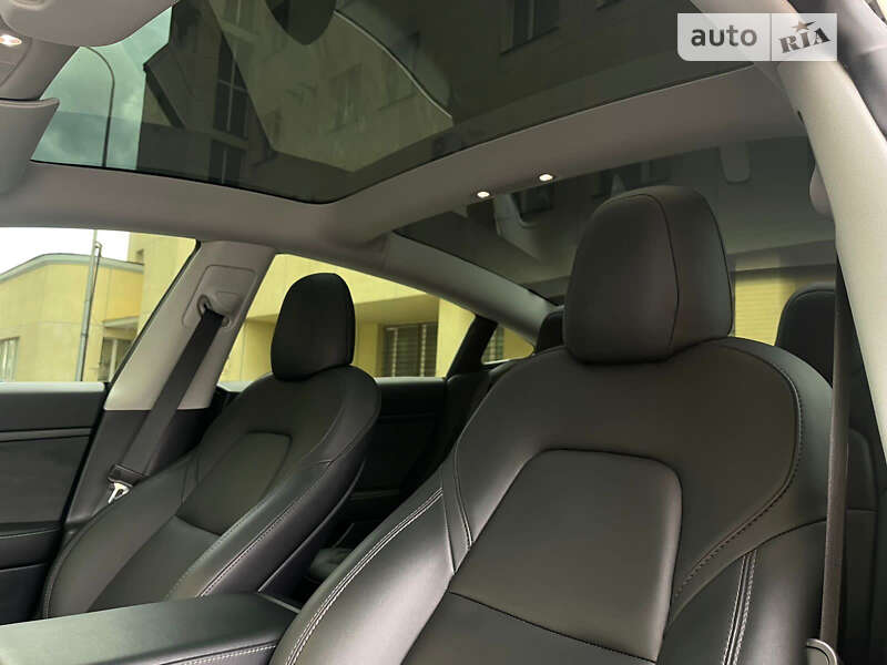 Седан Tesla Model 3 2020 в Шостці