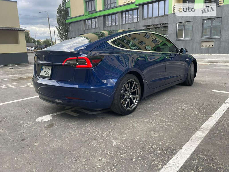 Седан Tesla Model 3 2020 в Шостці