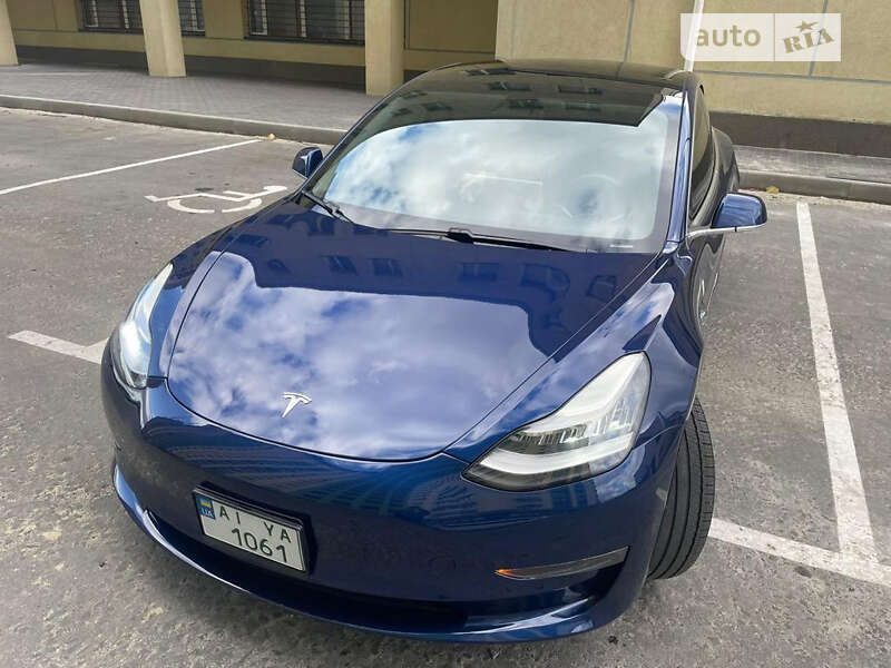 Седан Tesla Model 3 2020 в Шостці