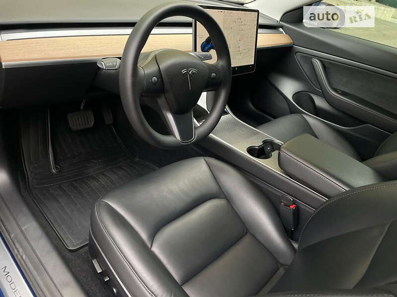 Седан Tesla Model 3 2020 в Шостці