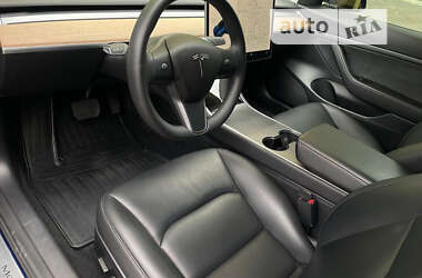 Седан Tesla Model 3 2020 в 
