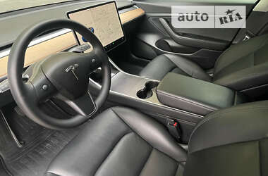 Седан Tesla Model 3 2020 в 