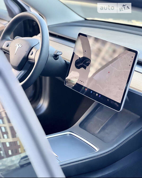 Седан Tesla Model 3 2021 в Киеве