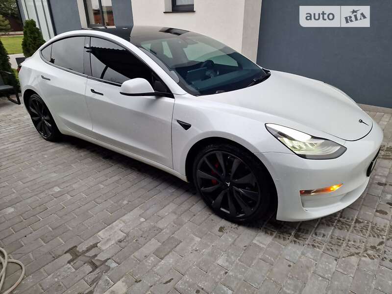 Седан Tesla Model 3 2019 в Києві