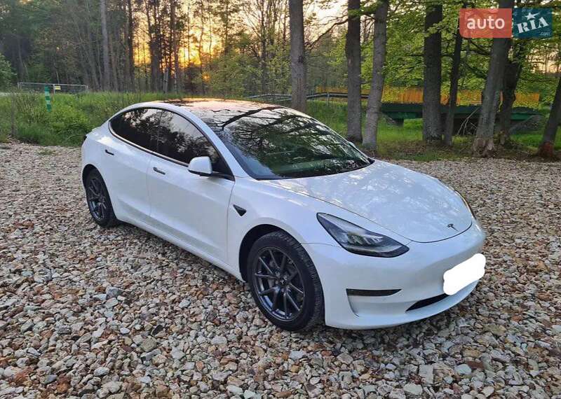 Седан Tesla Model 3 2018 в Киеве