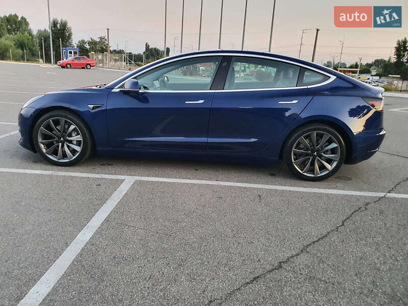 Седан Tesla Model 3 2019 в Броварах