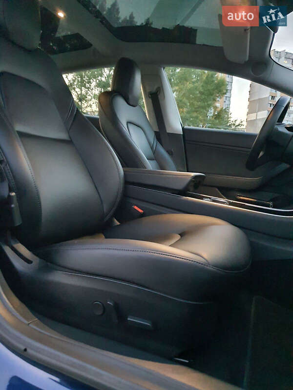 Седан Tesla Model 3 2019 в Броварах