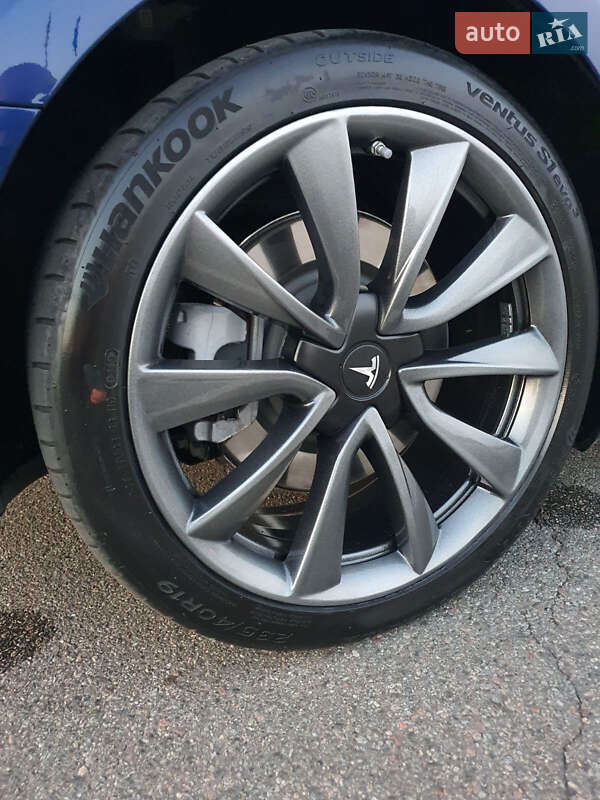 Седан Tesla Model 3 2019 в Броварах