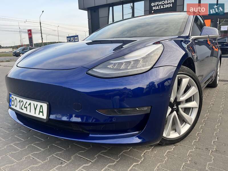 Седан Tesla Model 3 2018 в Тернополе