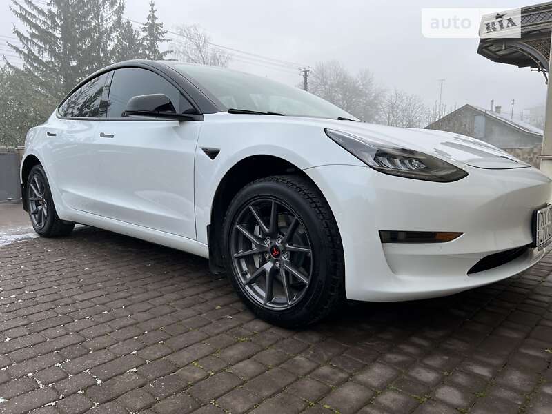 Седан Tesla Model 3 2021 в Городенке