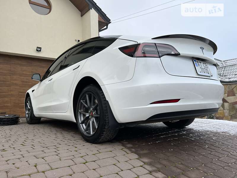 Седан Tesla Model 3 2021 в Городенке