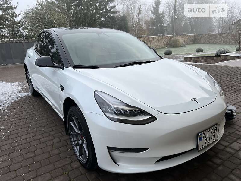 Седан Tesla Model 3 2021 в Городенке