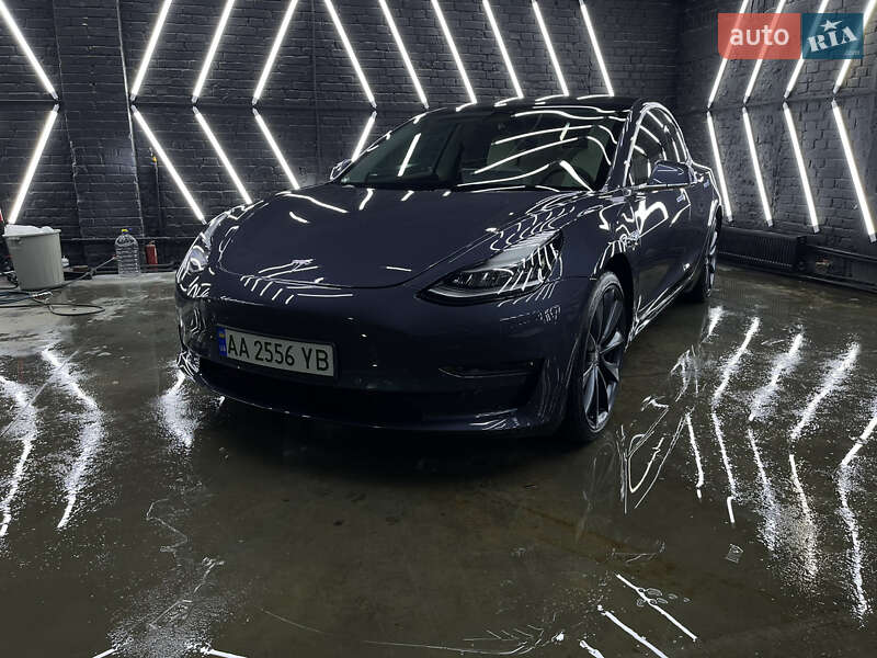 Седан Tesla Model 3 2020 в Киеве