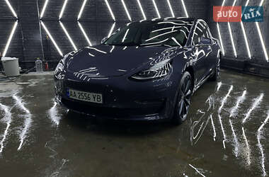 Седан Tesla Model 3 2020 в 