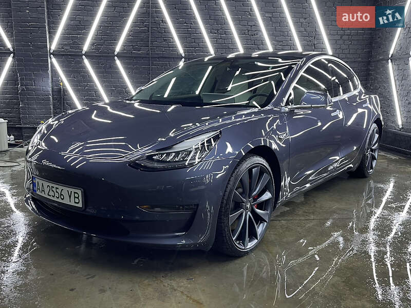 Седан Tesla Model 3 2020 в Києві