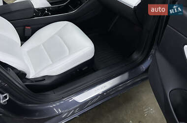 Седан Tesla Model 3 2020 в 