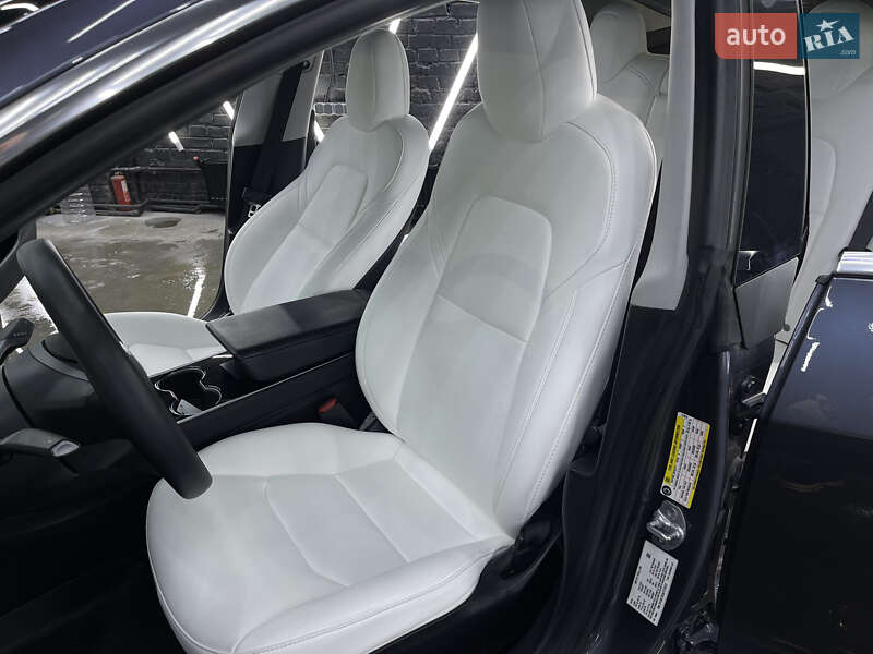 Седан Tesla Model 3 2020 в Киеве