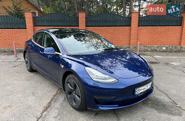 Седан Tesla Model 3 2020 в 