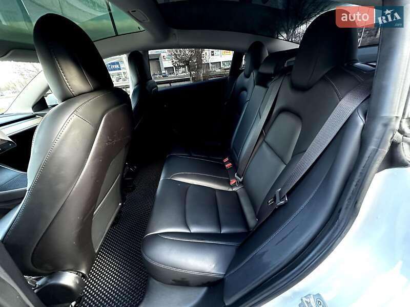 Седан Tesla Model 3 2019 в Кривому Розі