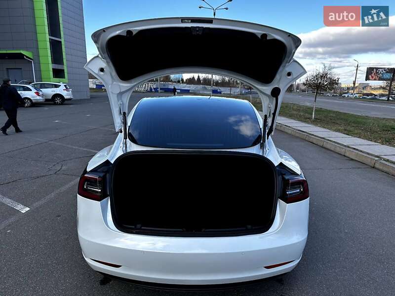 Седан Tesla Model 3 2019 в Кривому Розі