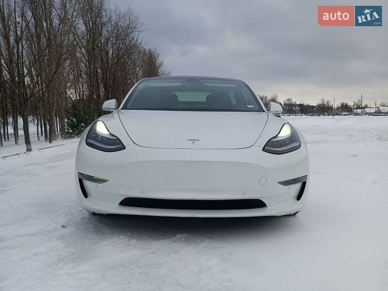 Седан Tesla Model 3 2019 в Горішніх Плавнях