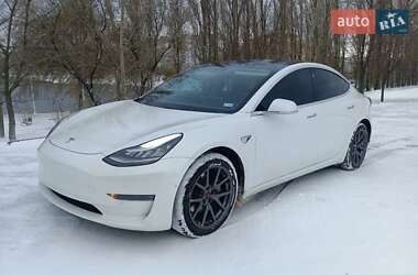 Седан Tesla Model 3 2019 в Горішніх Плавнях
