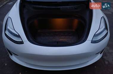 Седан Tesla Model 3 2019 в Горішніх Плавнях