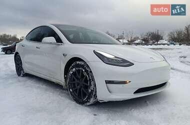 Седан Tesla Model 3 2019 в Горішніх Плавнях