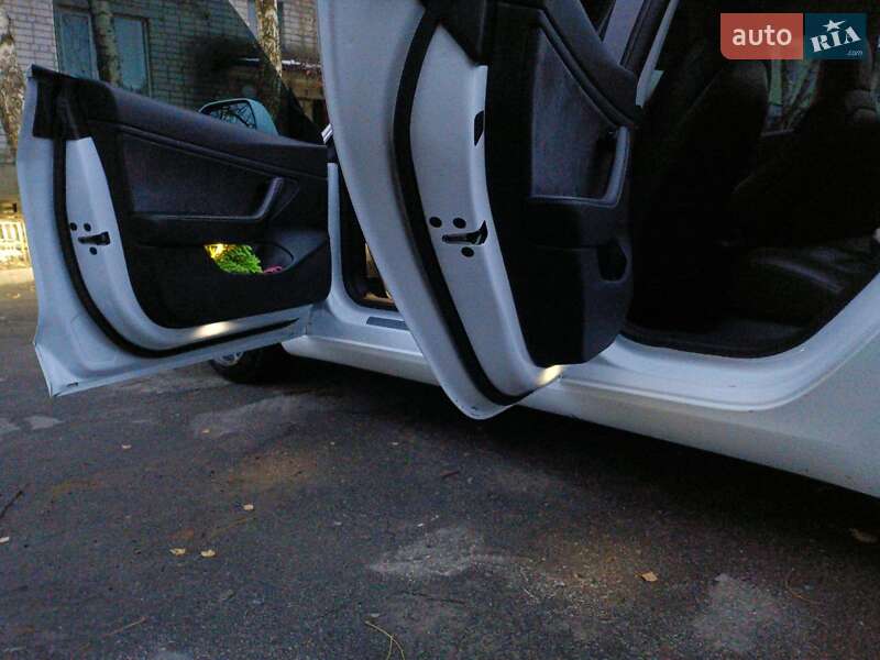 Седан Tesla Model 3 2019 в Горішніх Плавнях
