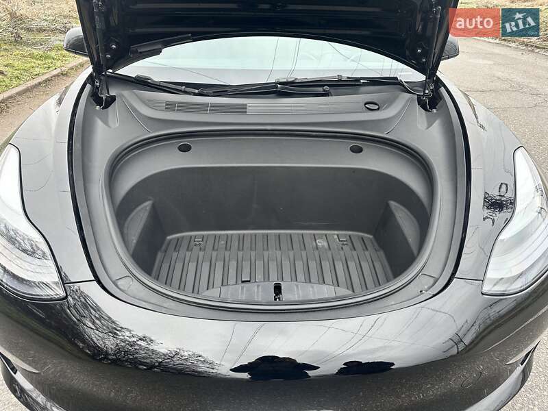 Седан Tesla Model 3 2023 в Запорожье