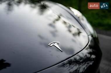 Седан Tesla Model 3 2018 в Луцке