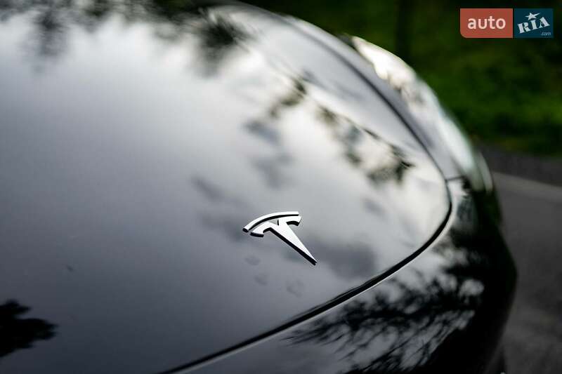 Седан Tesla Model 3 2018 в Луцке