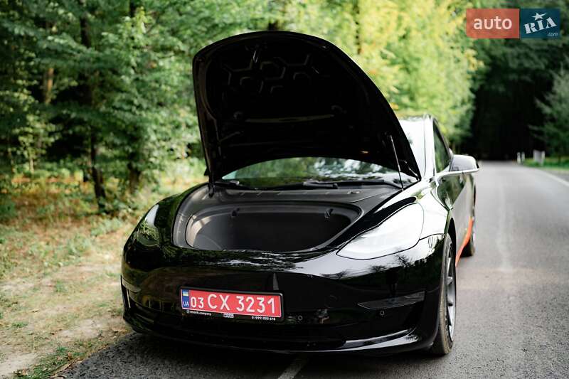 Седан Tesla Model 3 2018 в Луцке