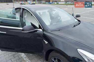 Седан Tesla Model 3 2019 в 