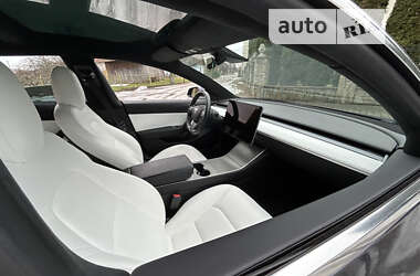 Седан Tesla Model 3 2019 в 