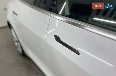 Седан Tesla Model 3 2020 в Черновцах