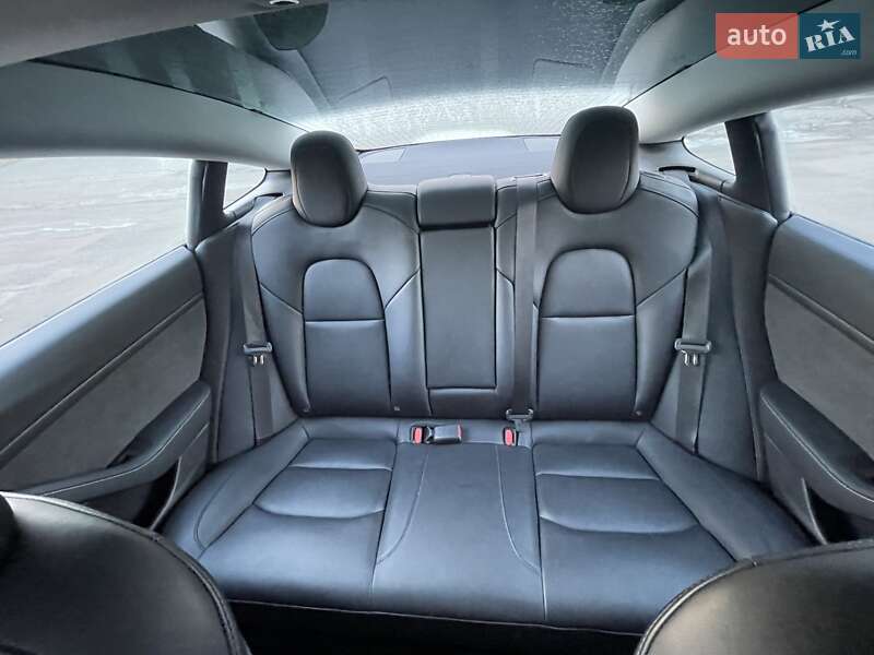 Седан Tesla Model 3 2022 в Івано-Франківську
