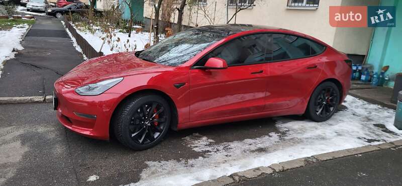 Седан Tesla Model 3 2022 в Киеве