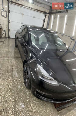 Седан Tesla Model 3 2022 в 