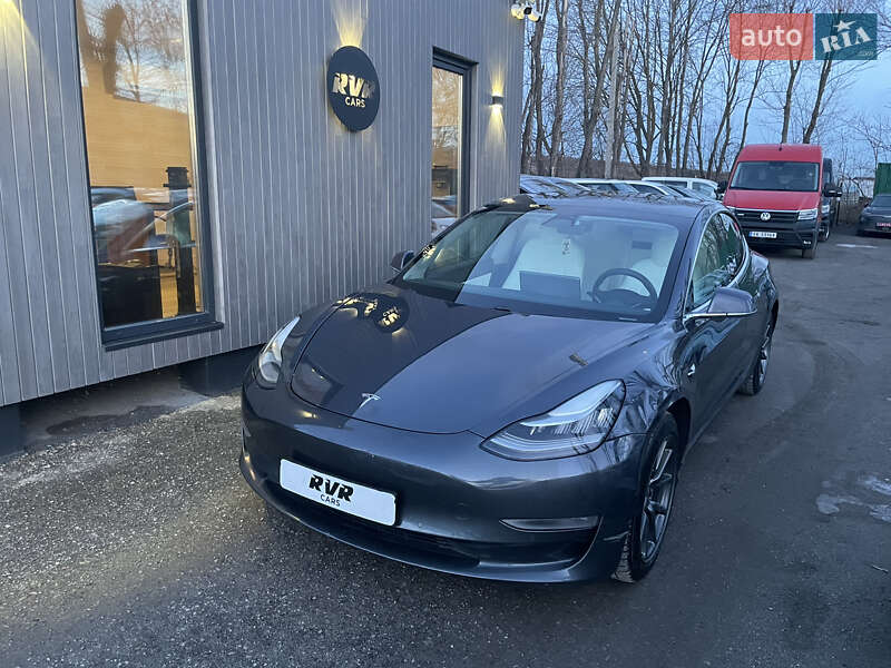 Tesla Model 3 2020
