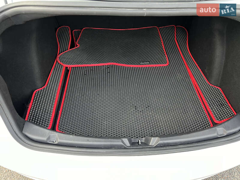 Седан Tesla Model 3 2019 в Києві