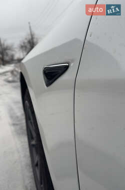 Седан Tesla Model 3 2019 в 