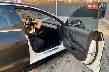 Седан Tesla Model 3 2020 в 