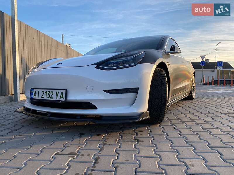 Седан Tesla Model 3 2020 в Киеве