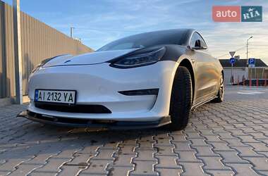 Седан Tesla Model 3 2020 в 
