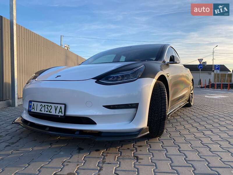 Седан Tesla Model 3 2020 в Киеве