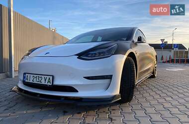 Седан Tesla Model 3 2020 в 