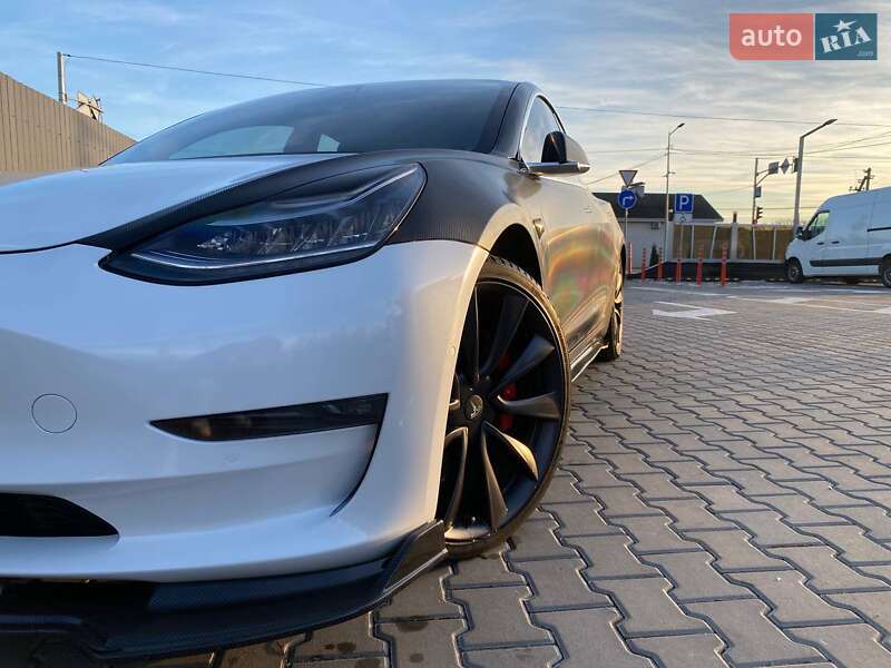 Седан Tesla Model 3 2020 в Киеве